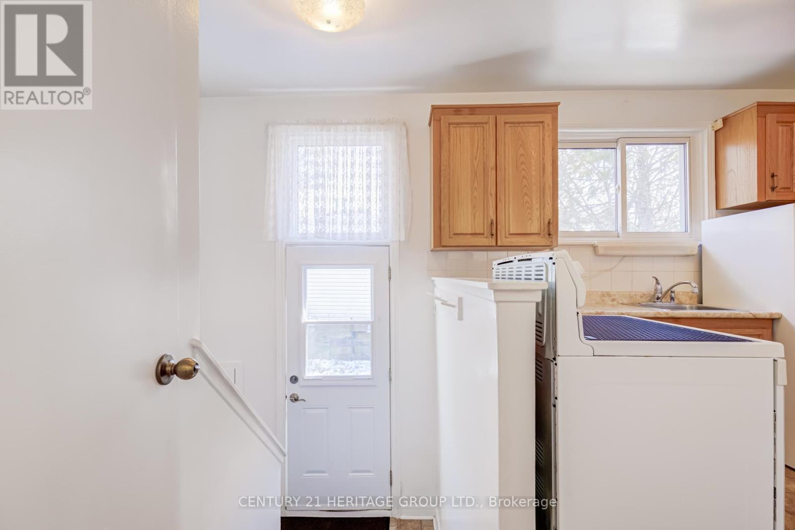 245 Browndale Crescent, Richmond Hill, Ontario  L4C 3H9 - Photo 11 - N13688032
