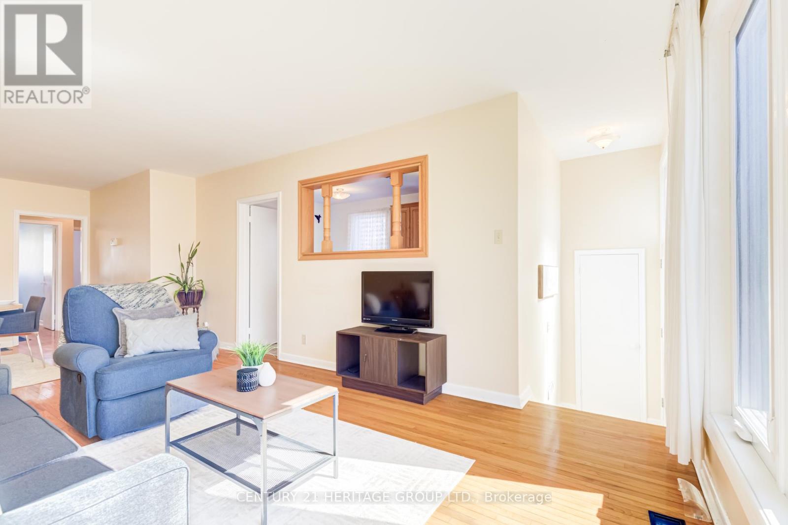 245 Browndale Crescent, Richmond Hill, Ontario  L4C 3H9 - Photo 4 - N13688032