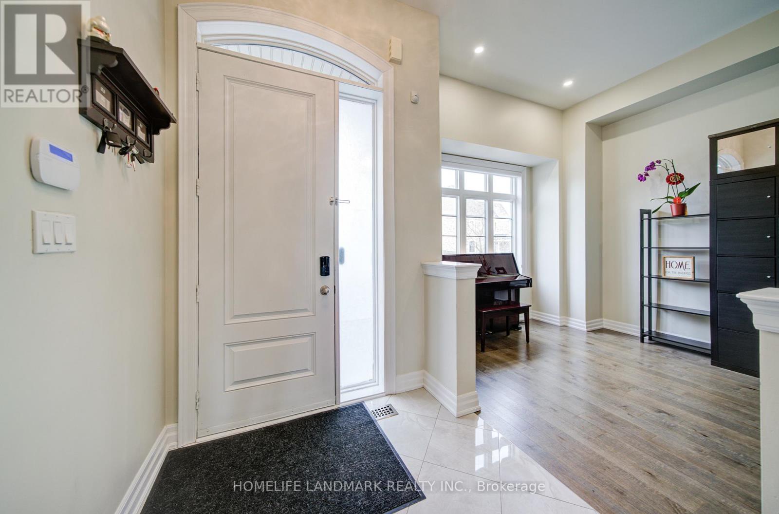 43 Mike Boshevski Court, Aurora, Ontario  L4G 3G7 - Photo 4 - N13688038