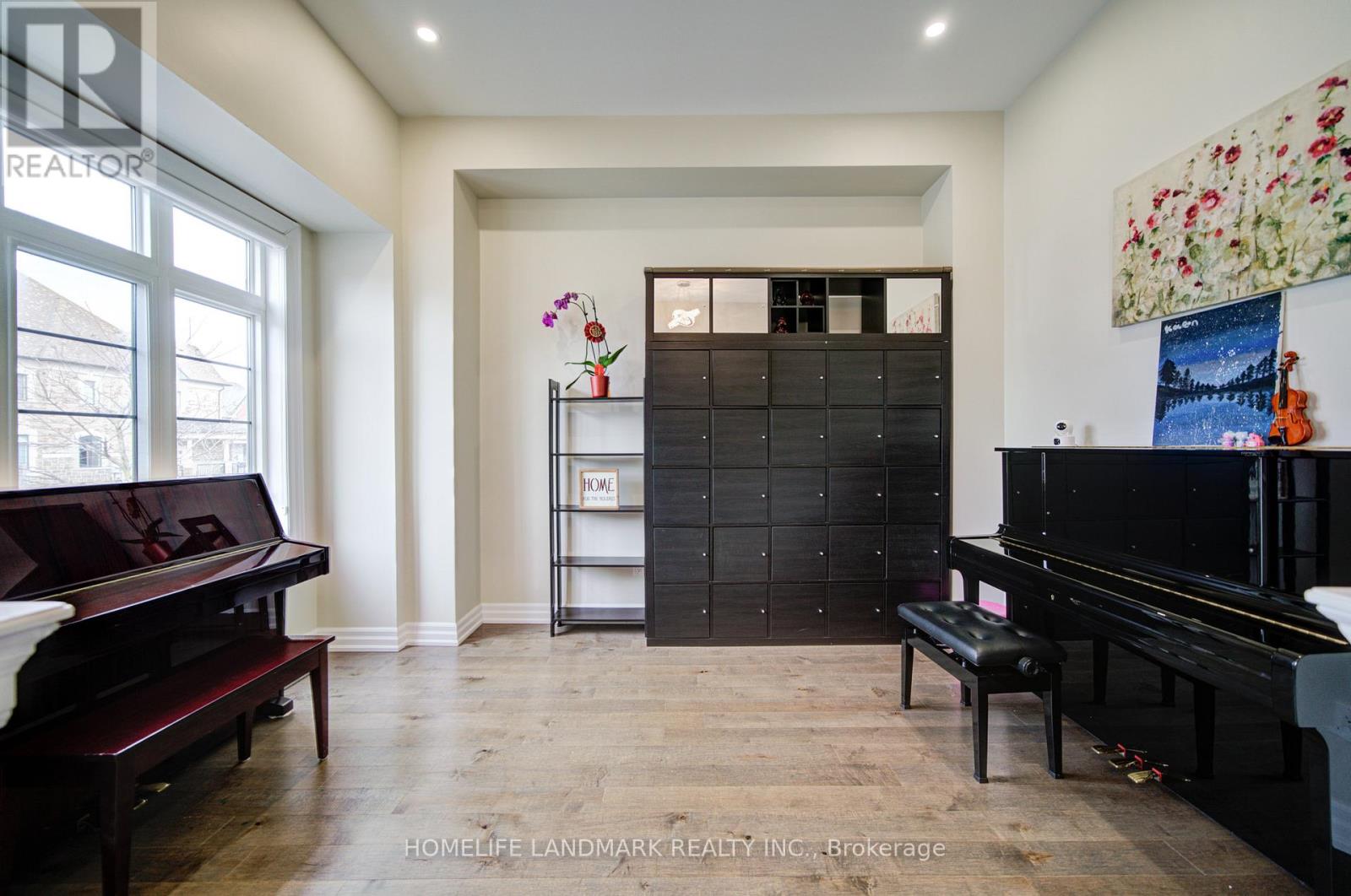 43 Mike Boshevski Court, Aurora, Ontario  L4G 3G7 - Photo 5 - N13688038