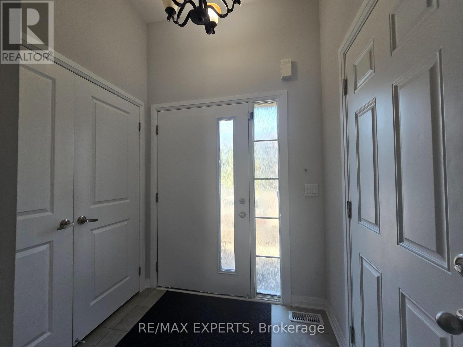 35 Landolfi Way, Bradford West Gwillimbury (Bradford), Ontario L3Z 4L7 - Photo 2 - N13688146