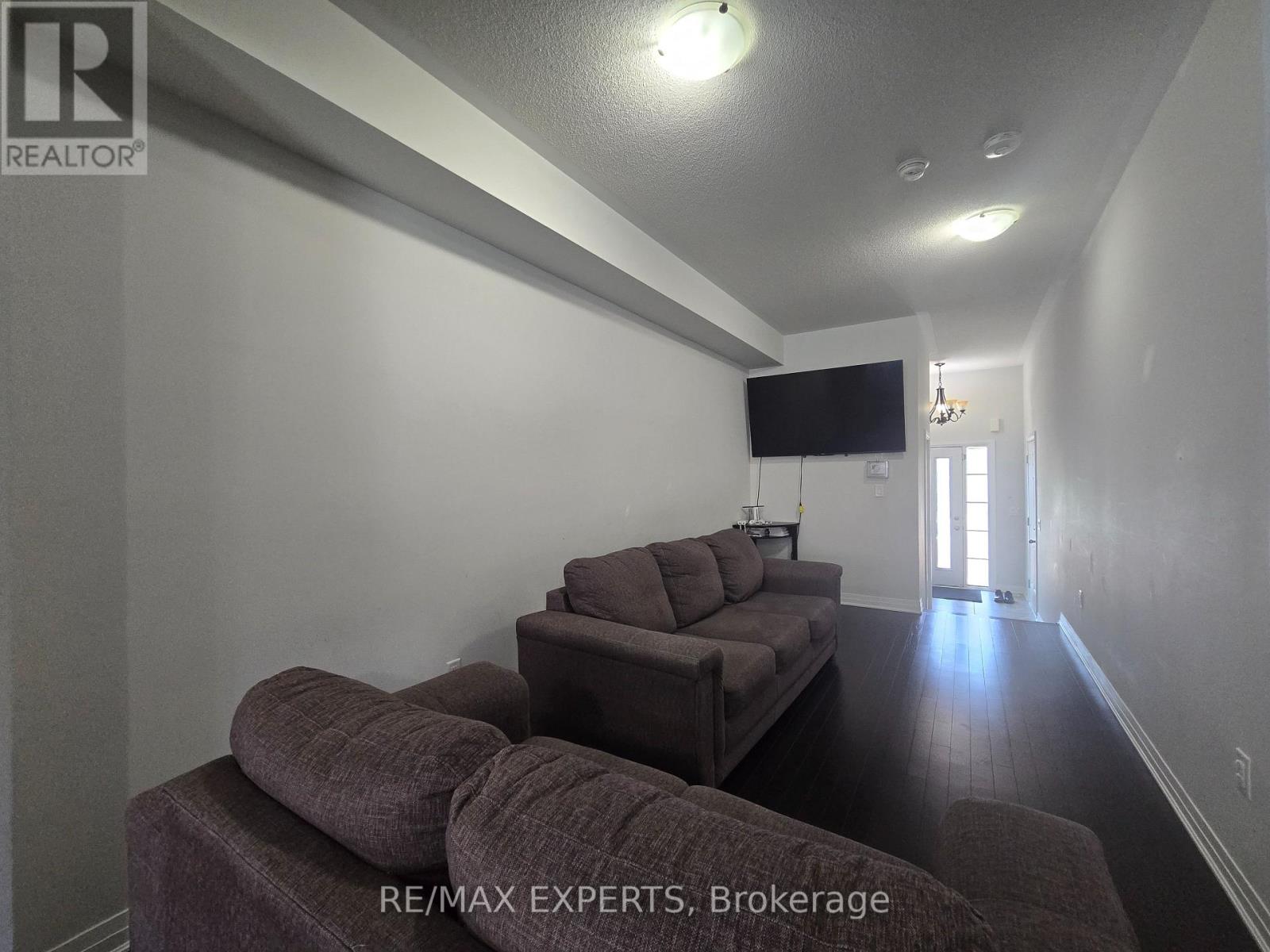 35 Landolfi Way, Bradford West Gwillimbury (Bradford), Ontario L3Z 4L7 - Photo 3 - N13688146