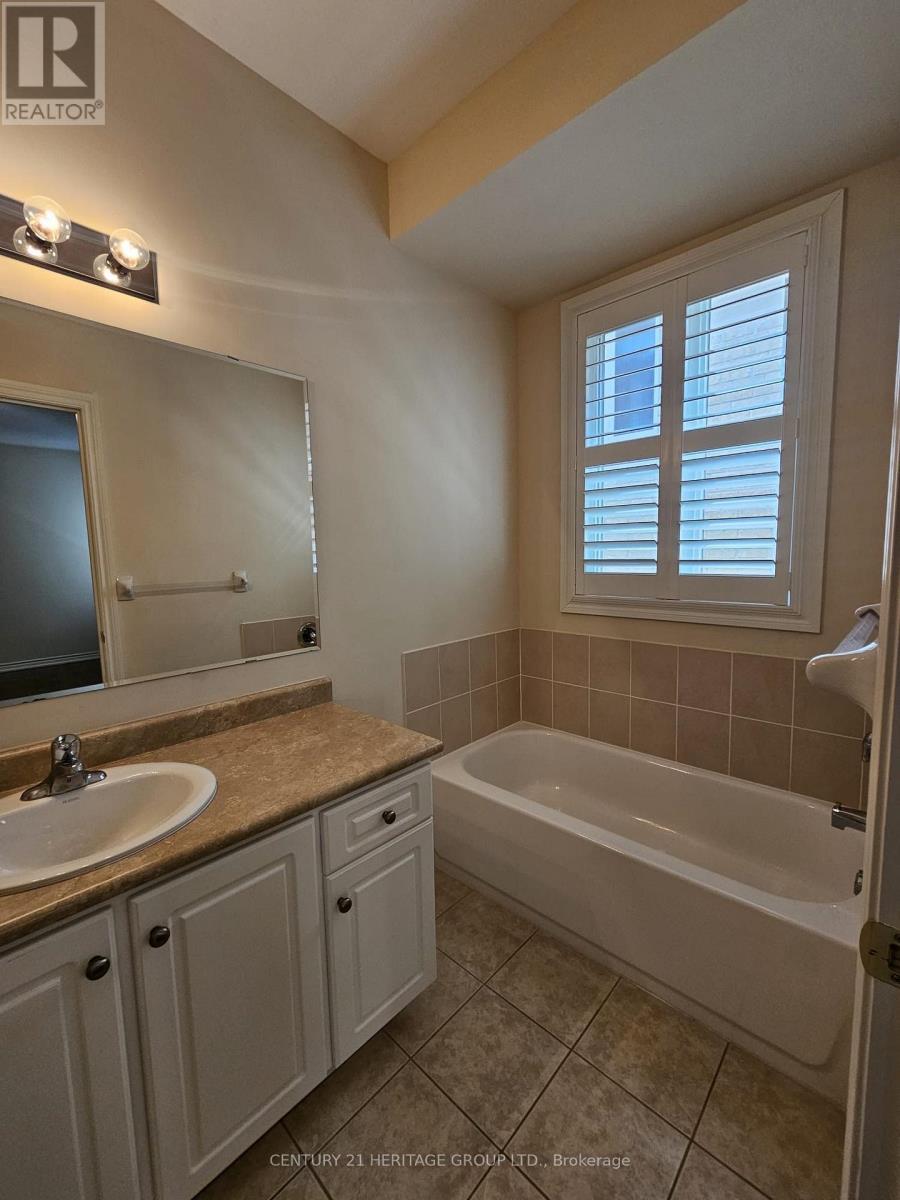 10 Orville Hand Court, Bradford West Gwillimbury (Bradford), Ontario  L3Z 3H9 - Photo 11 - N13688224