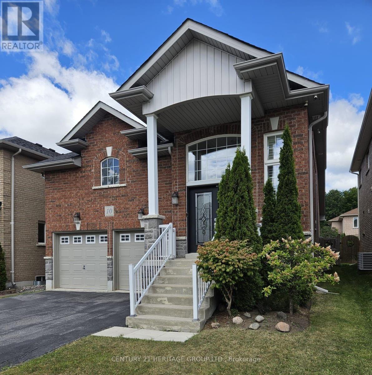 10 Orville Hand Court, Bradford West Gwillimbury (Bradford), Ontario  L3Z 3H9 - Photo 2 - N13688224