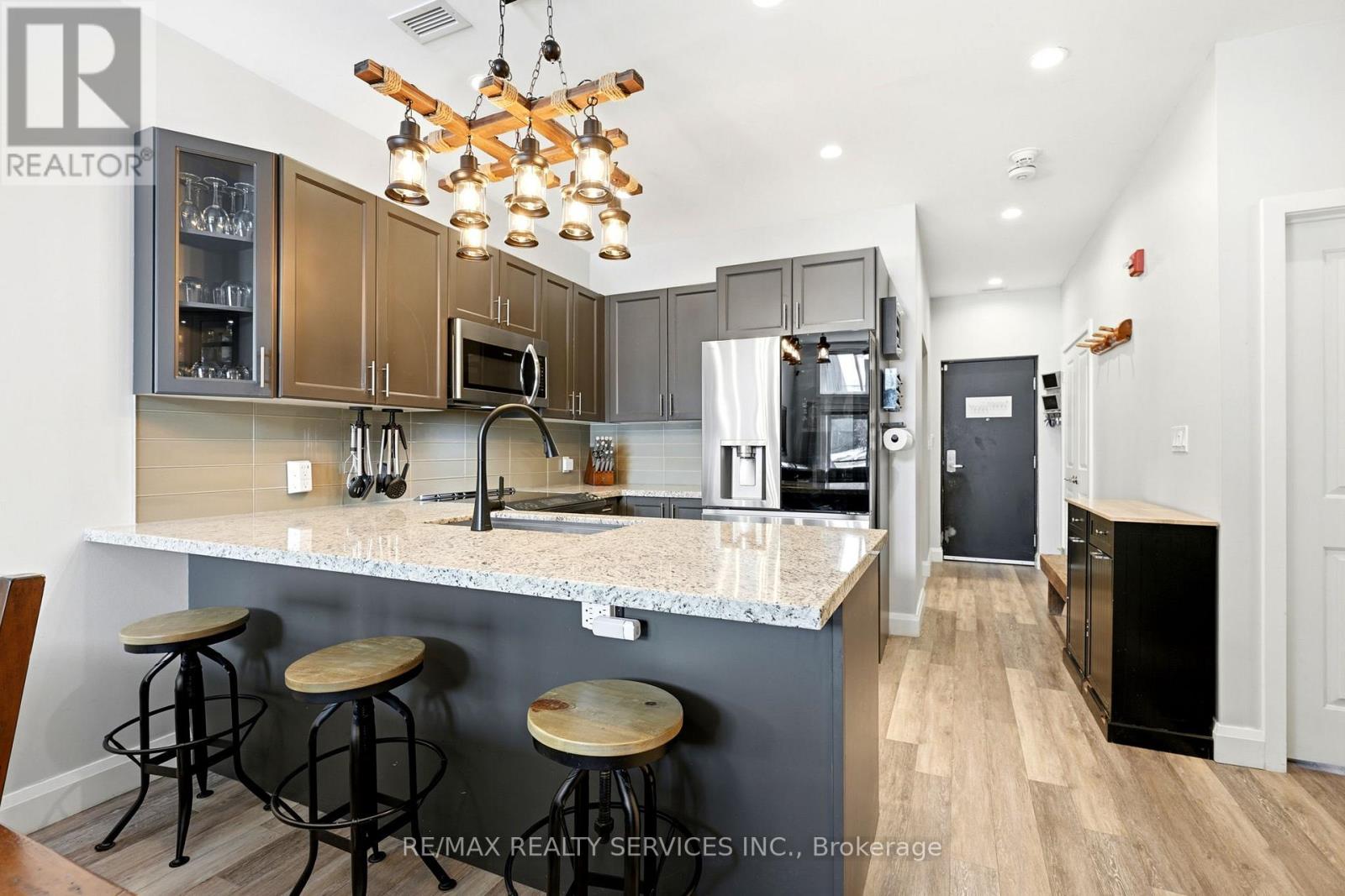 501 - 80 Horseshoe Boulevard, Oro-Medonte, Ontario  L4M 4Y8 - Photo 4 - S13688142