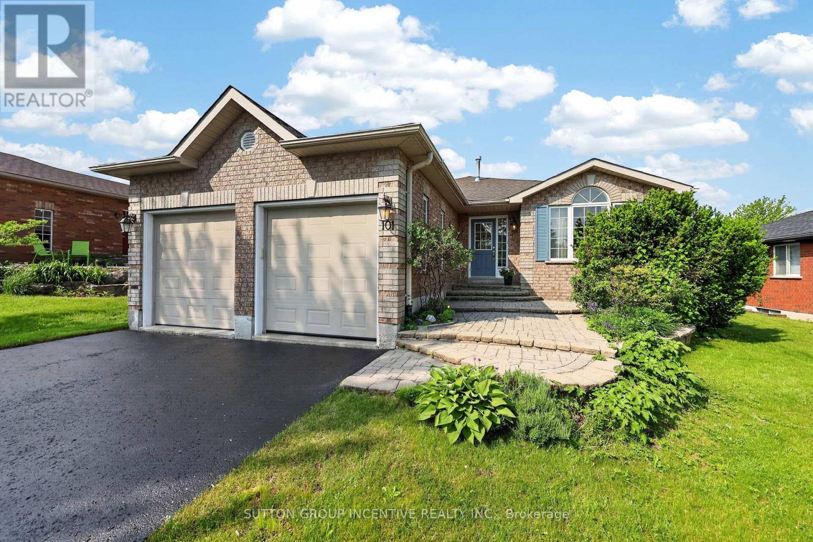101 Lion's Gate Boulevard, Barrie, Ontario  L4M 7E5 - Photo 2 - S13688236