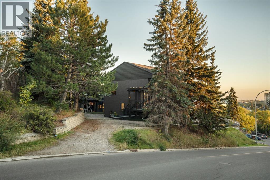 618 10 Street NE, Calgary, Alberta  T2E 4M9 - Photo 3 - A2314750
