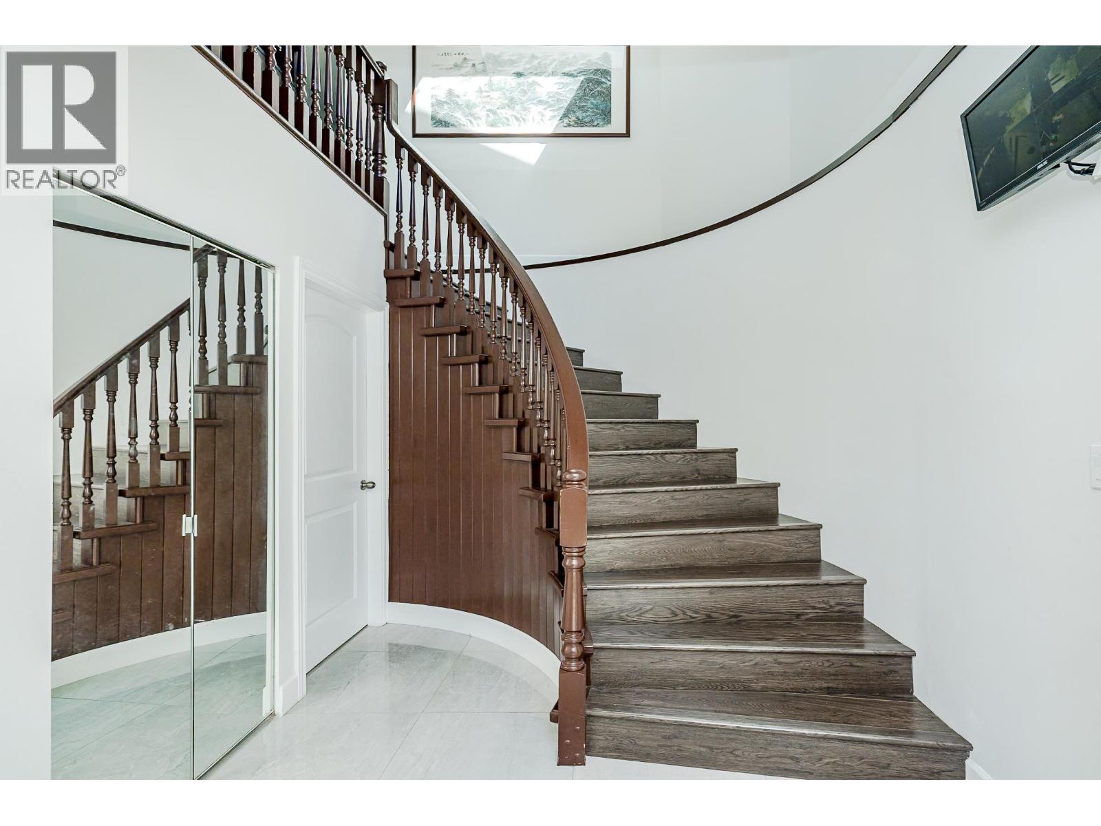 6074 Sherbrooke Street, Vancouver, British Columbia  V5W 3N2 - Photo 3 - R3156306