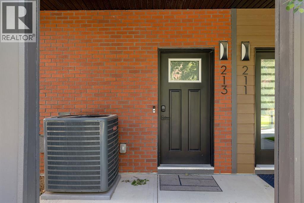 213 Greenbriar Common Nw, Calgary, Alberta  T3B 6J3 - Photo 11 - A2333433
