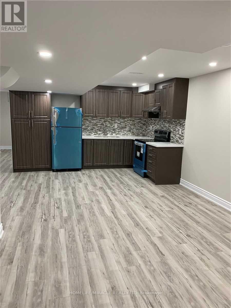 210 Bellchase Trail, Brampton, Ontario  L6P 3V2 - Photo 2 - W13688034
