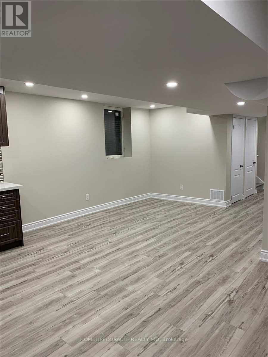 210 Bellchase Trail, Brampton, Ontario  L6P 3V2 - Photo 3 - W13688034