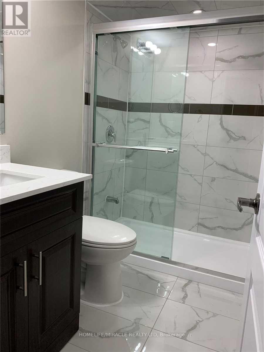210 Bellchase Trail, Brampton, Ontario  L6P 3V2 - Photo 7 - W13688034