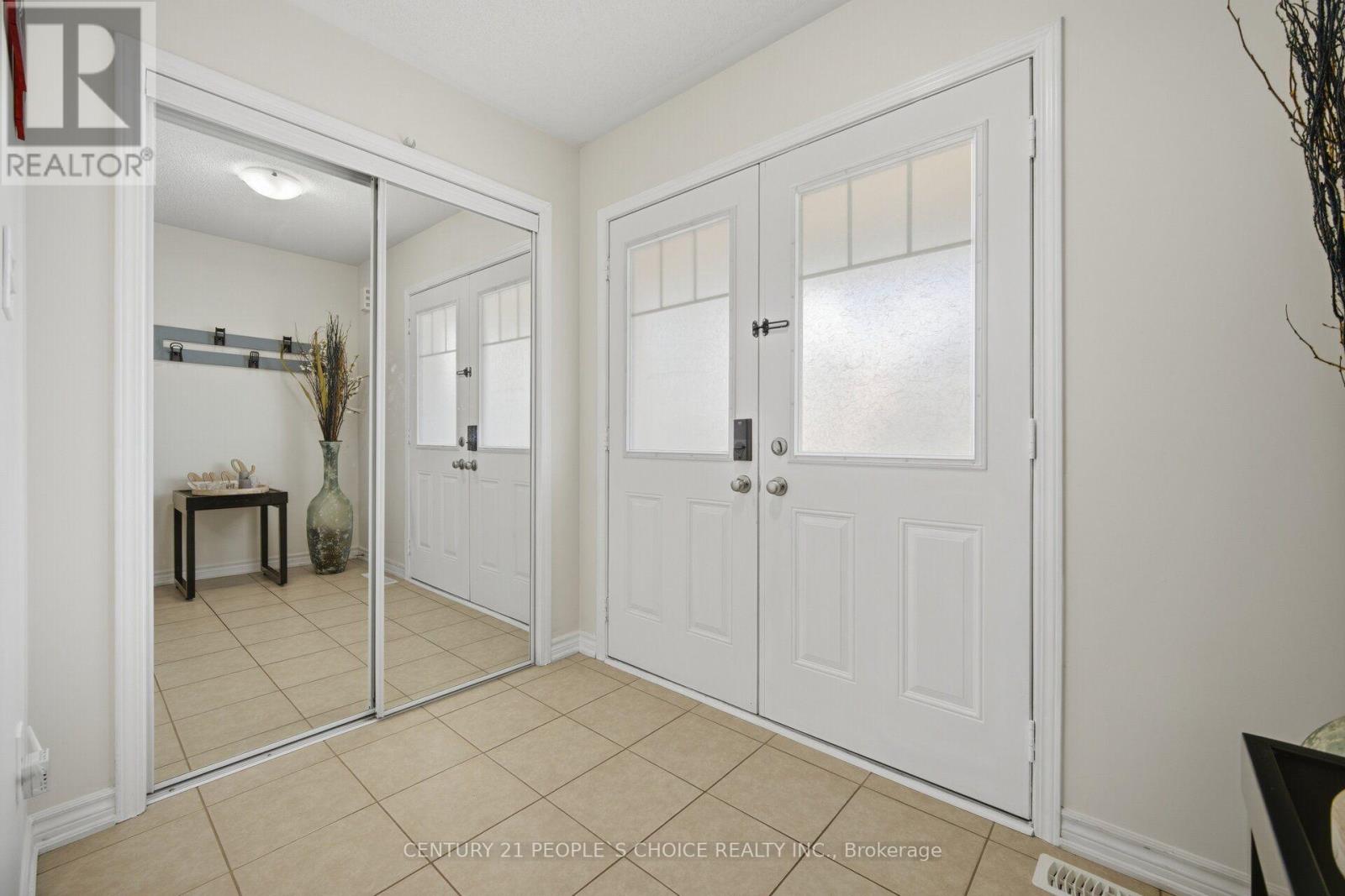96 Enford Crescent, Brampton, Ontario  L7A 4C6 - Photo 4 - W13688046