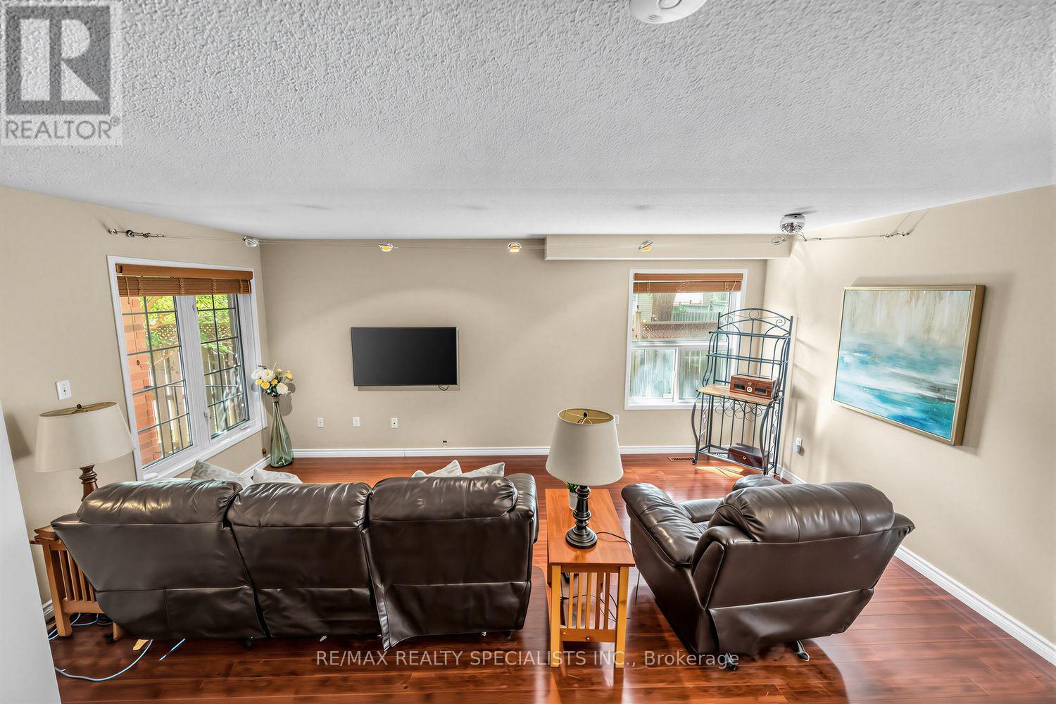 1329 Whiffletree Court, Mississauga, Ontario  L5N 7R1 - Photo 10 - W13688120
