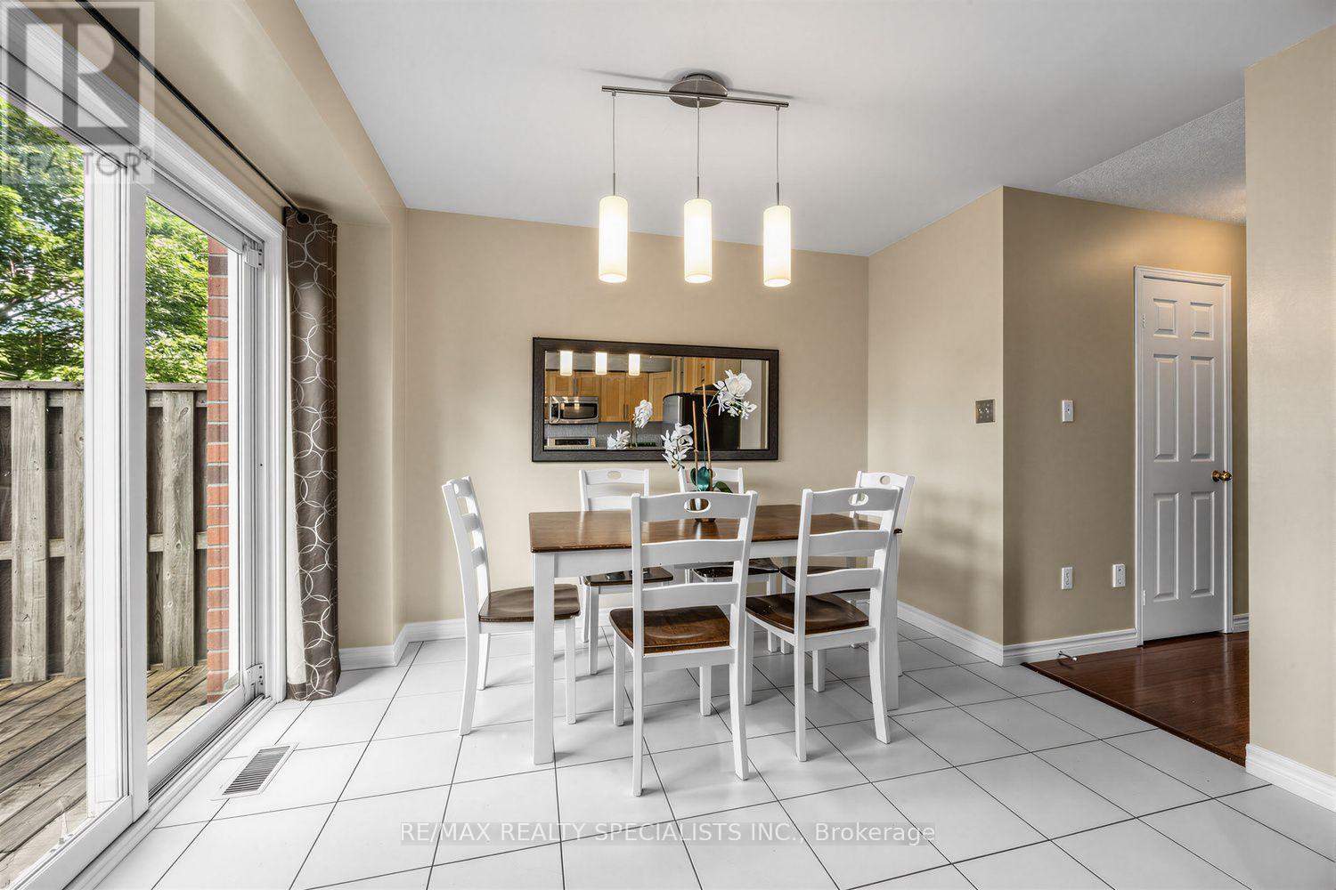 1329 Whiffletree Court, Mississauga, Ontario  L5N 7R1 - Photo 13 - W13688120