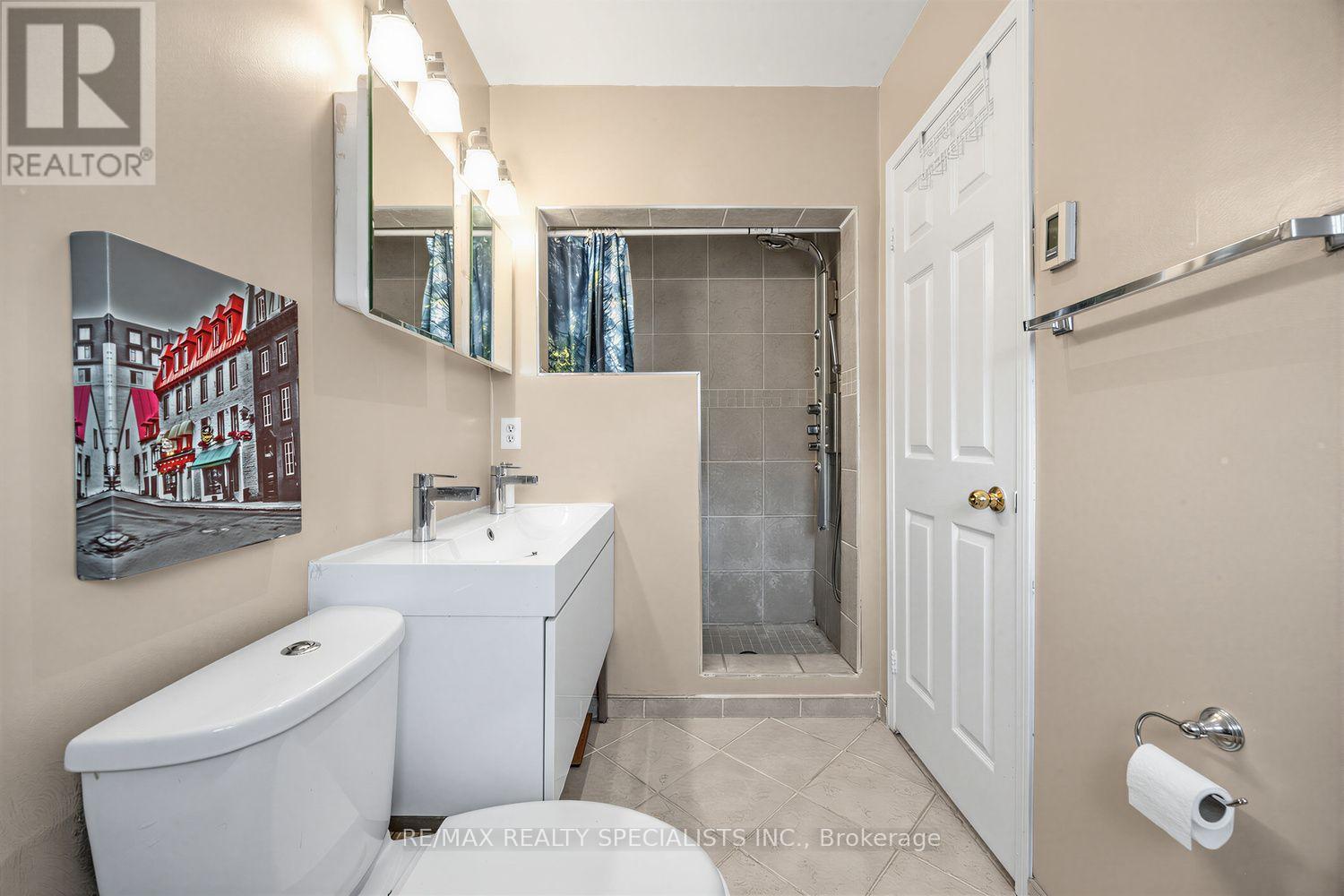 1329 Whiffletree Court, Mississauga, Ontario  L5N 7R1 - Photo 25 - W13688120