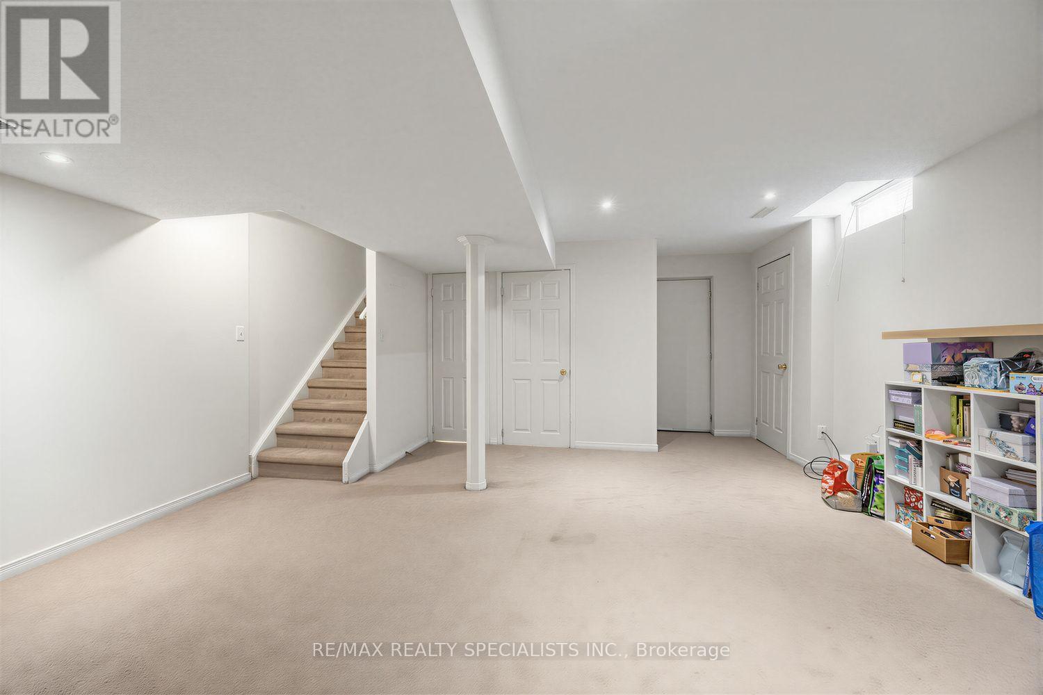 1329 Whiffletree Court, Mississauga, Ontario  L5N 7R1 - Photo 27 - W13688120