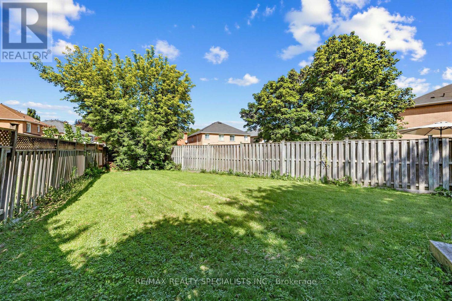 1329 Whiffletree Court, Mississauga, Ontario  L5N 7R1 - Photo 33 - W13688120