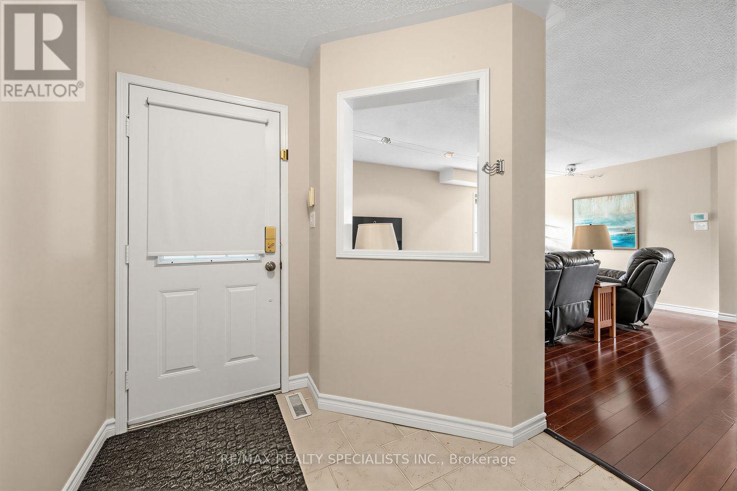 1329 Whiffletree Court, Mississauga, Ontario  L5N 7R1 - Photo 6 - W13688120