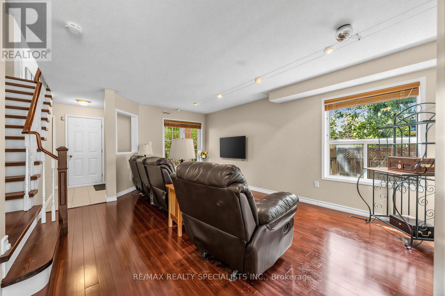 1329 Whiffletree Court, Mississauga, Ontario  L5N 7R1 - Photo 7 - W13688120
