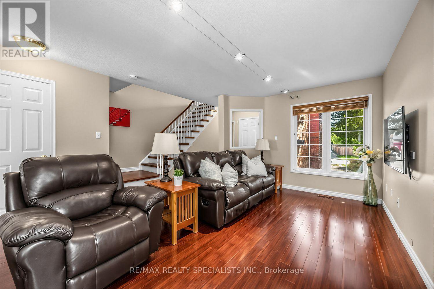1329 Whiffletree Court, Mississauga, Ontario  L5N 7R1 - Photo 8 - W13688120