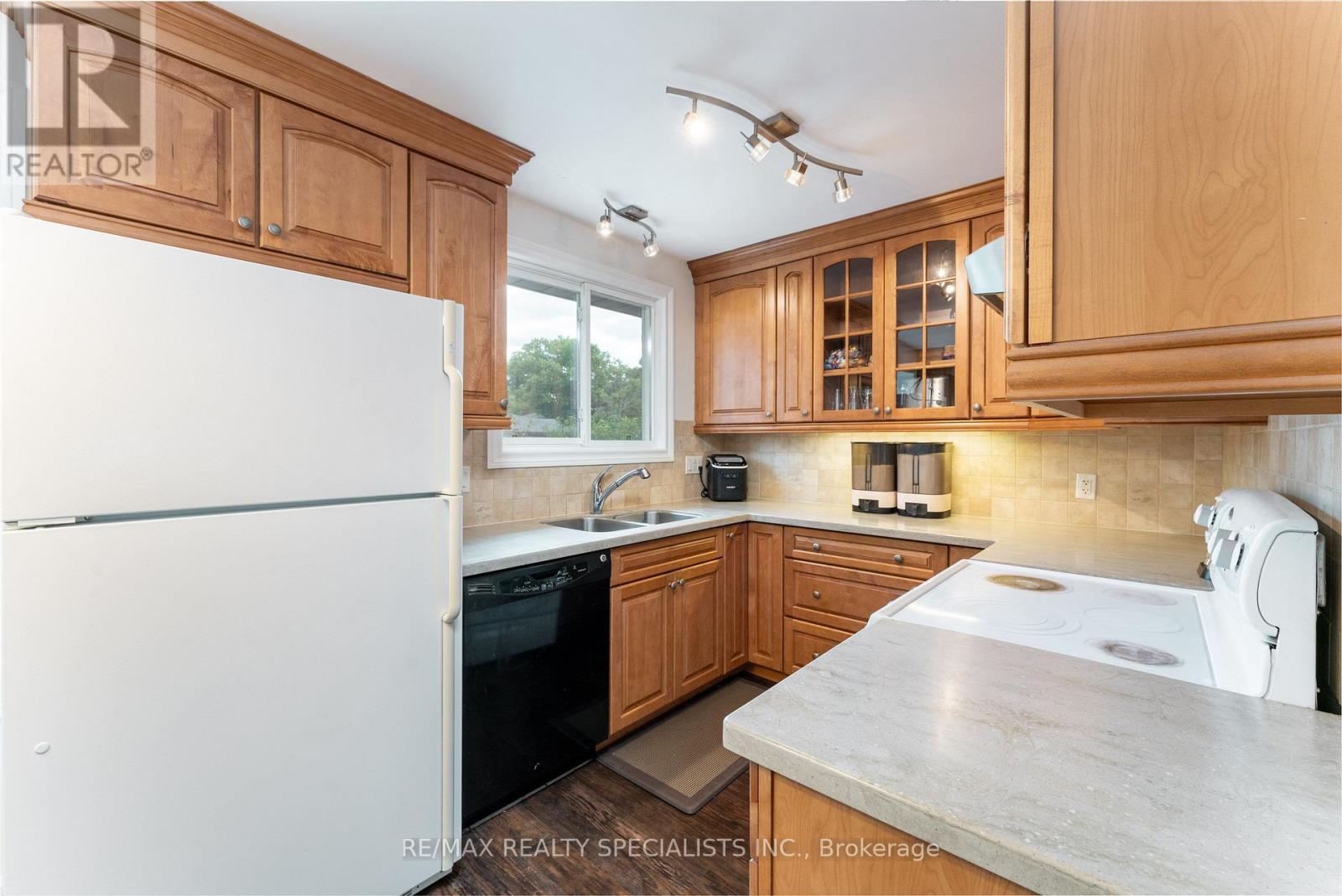 1319 Sherwood Court, Burlington, Ontario  L7M 1C8 - Photo 17 - W13688172