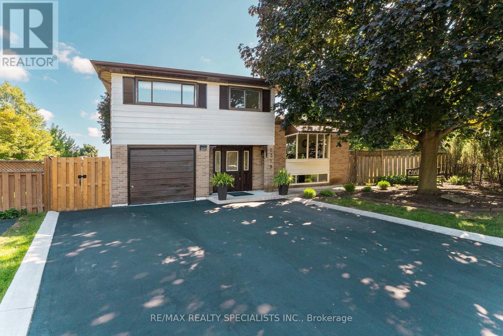1319 Sherwood Court, Burlington, Ontario  L7M 1C8 - Photo 3 - W13688172