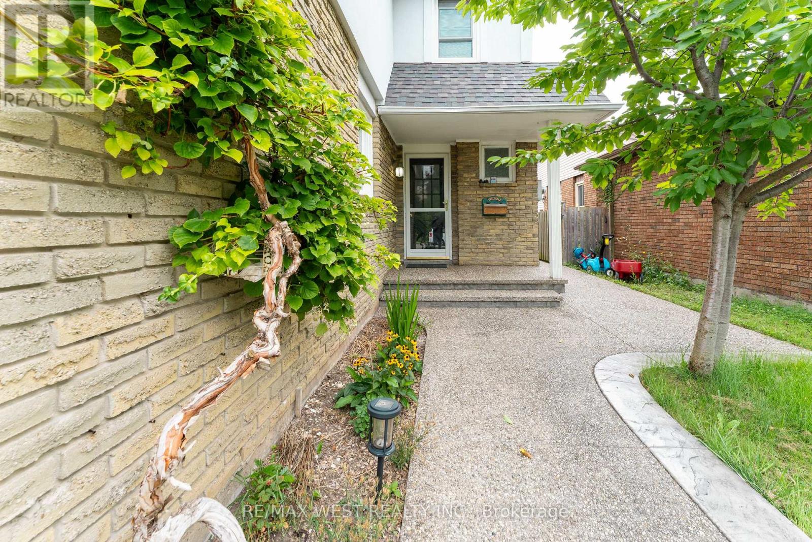 3098 Driftwood Drive, Burlington, Ontario  L7M 1X6 - Photo 5 - W13688194