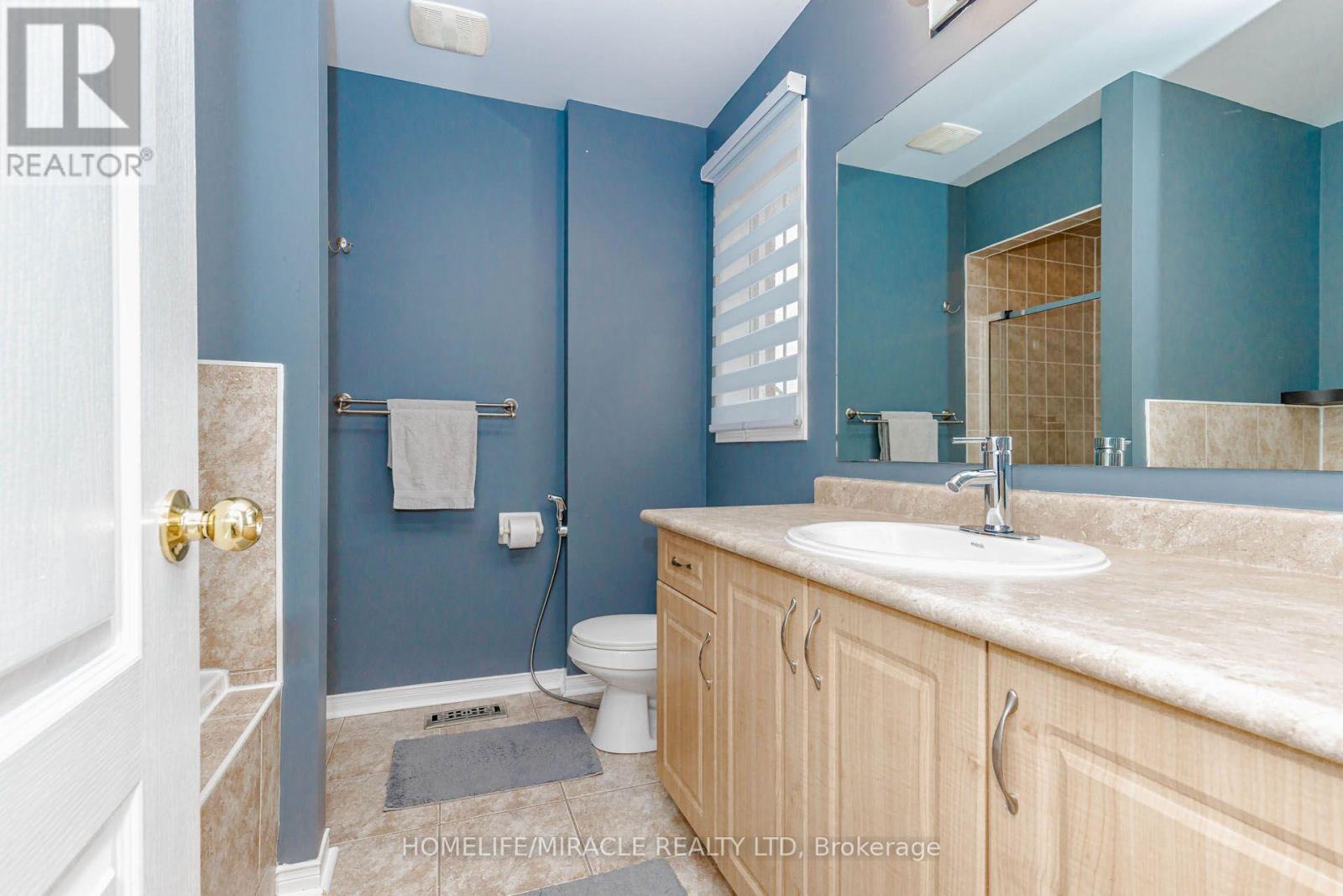 60 Bushmill Circle, Brampton, Ontario  L7A 0K8 - Photo 33 - W13688228