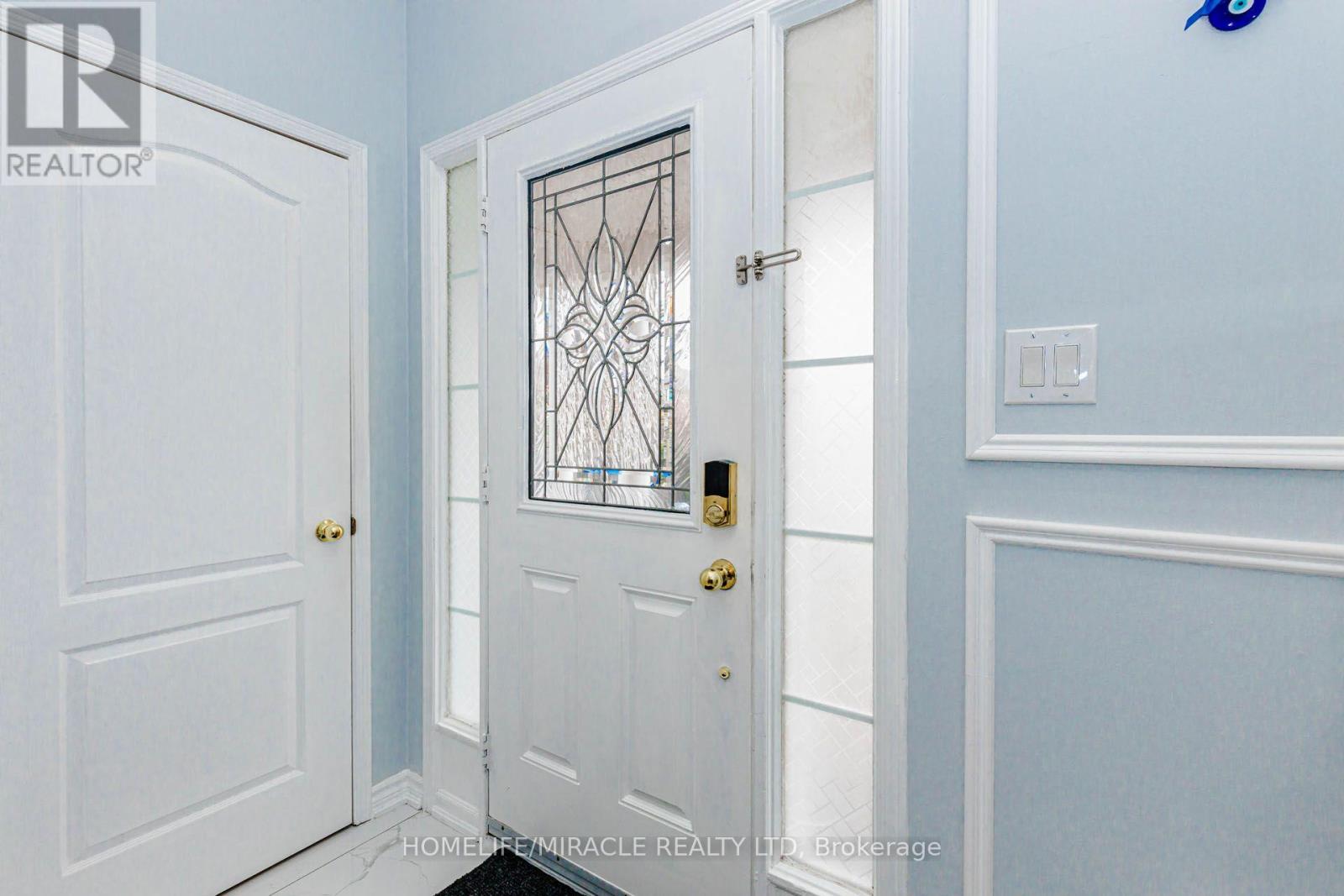 60 Bushmill Circle, Brampton, Ontario  L7A 0K8 - Photo 7 - W13688228