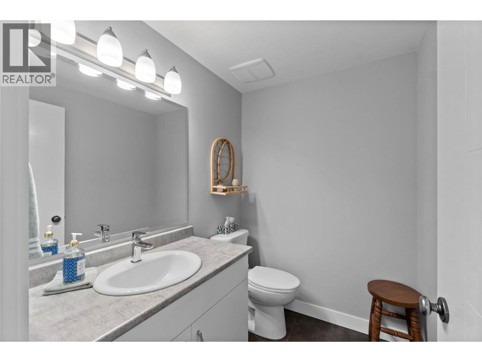 8901 Grizzly Crescent, Kamloops, British Columbia  V2C 6T9 - Photo 10 - 10393904
