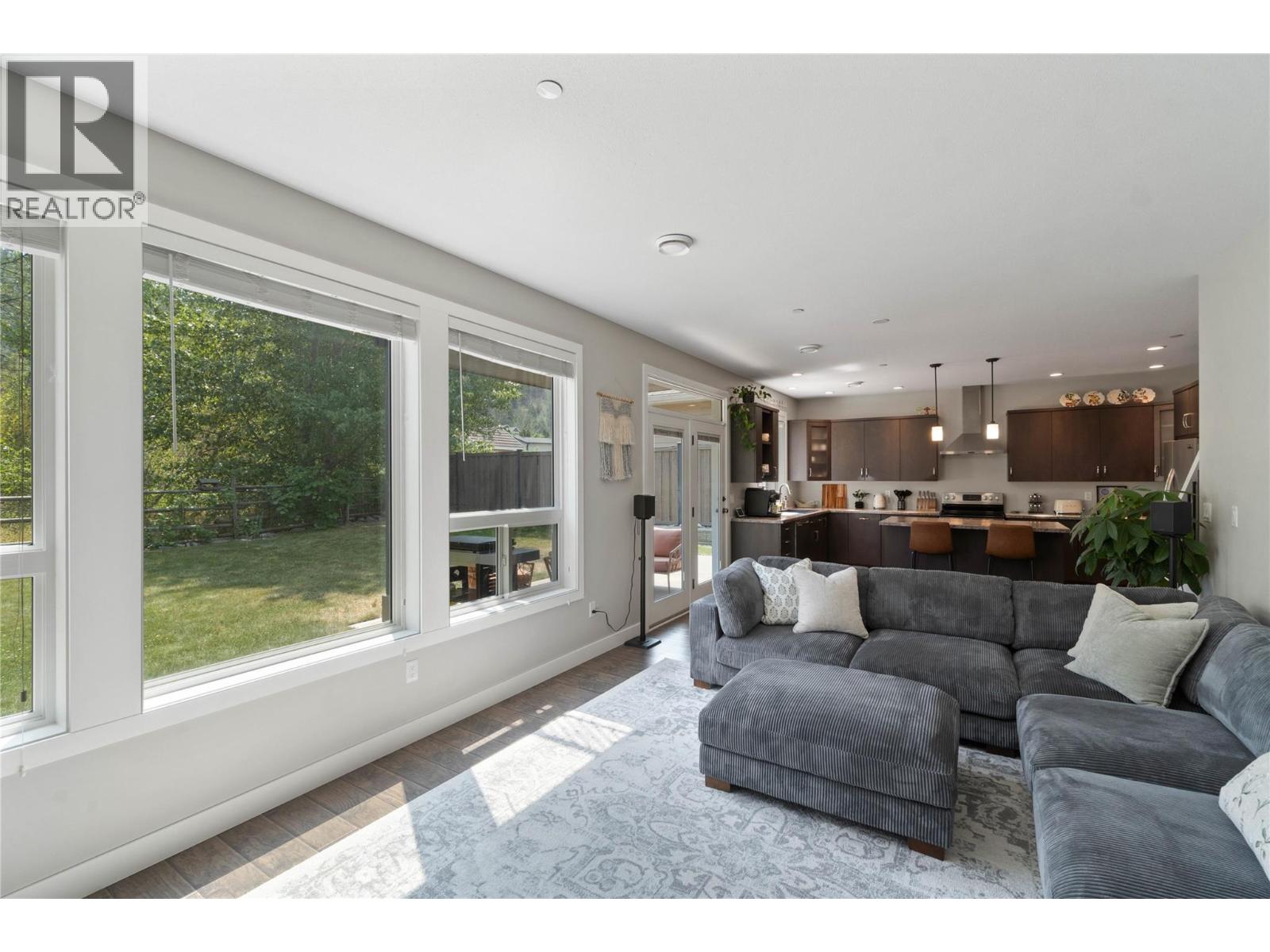 8901 Grizzly Crescent, Kamloops, British Columbia  V2C 6T9 - Photo 4 - 10393904
