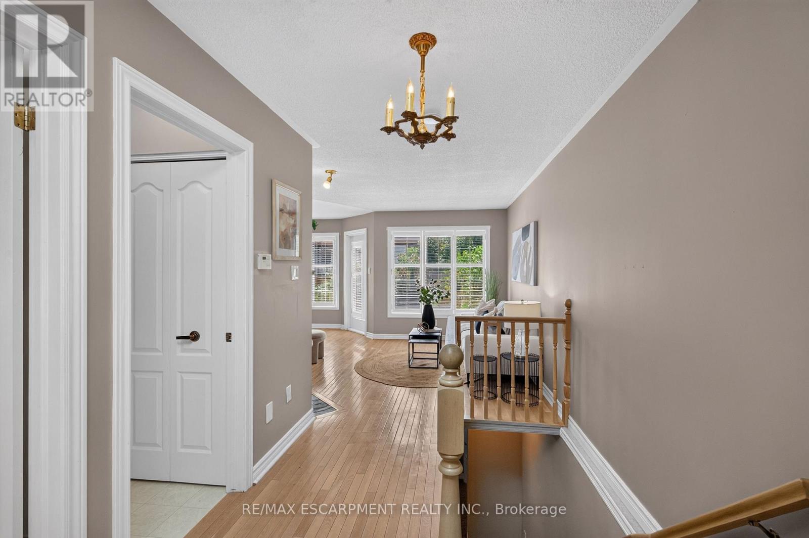 9 - 175 Fiddlers Green Road, Hamilton, Ontario L9G 4X7 - Photo 2 - X13688028