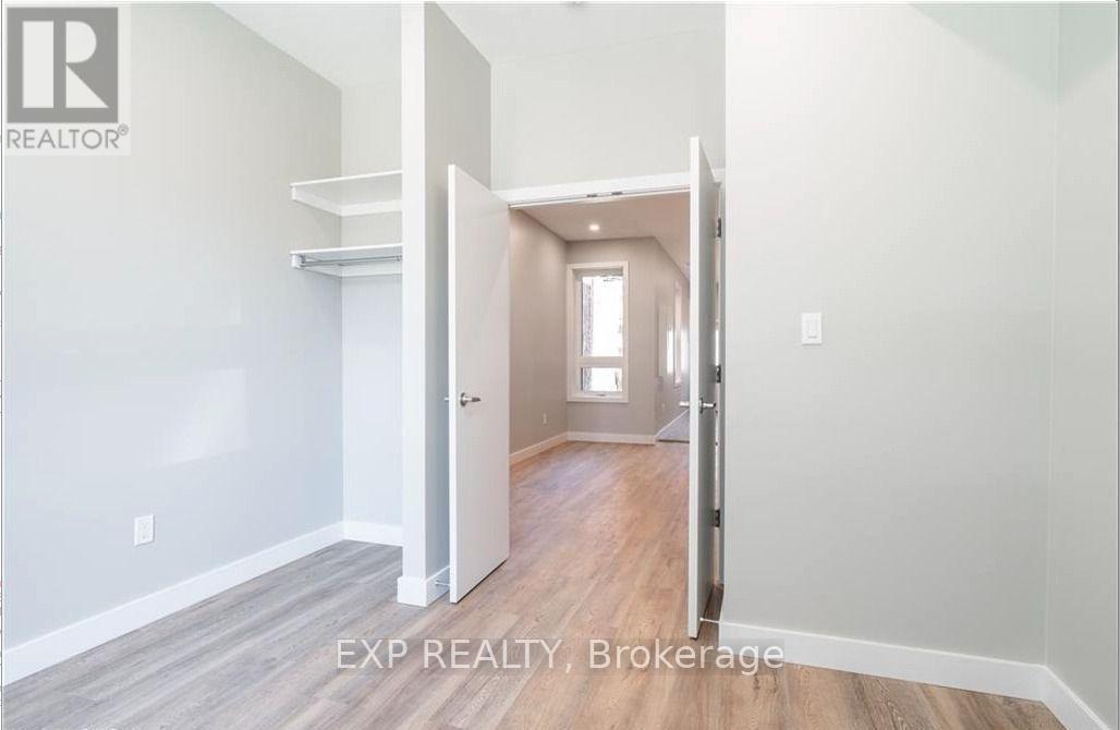 2 - 104 Wellington Street N, Hamilton, Ontario  L8R 1N3 - Photo 2 - X13688096