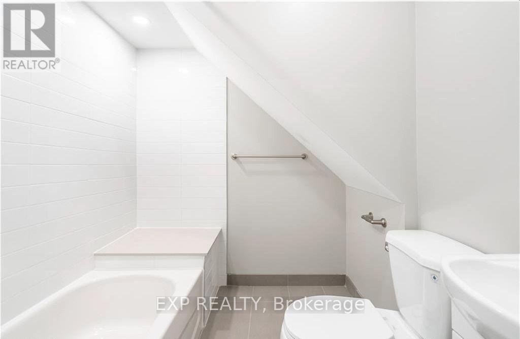 2 - 104 Wellington Street N, Hamilton, Ontario  L8R 1N3 - Photo 5 - X13688096