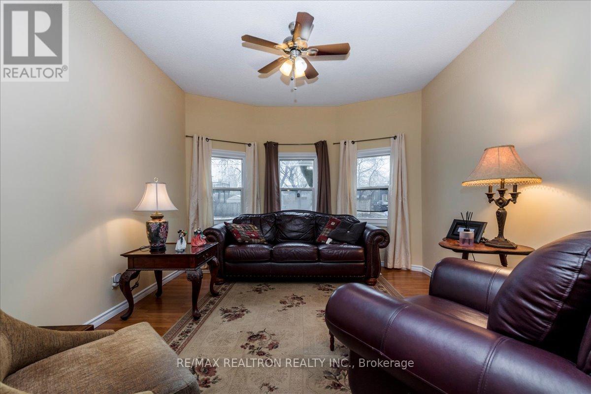 86 John Street, Barrie, Ontario  L4N 2K5 - Photo 4 - S13513840