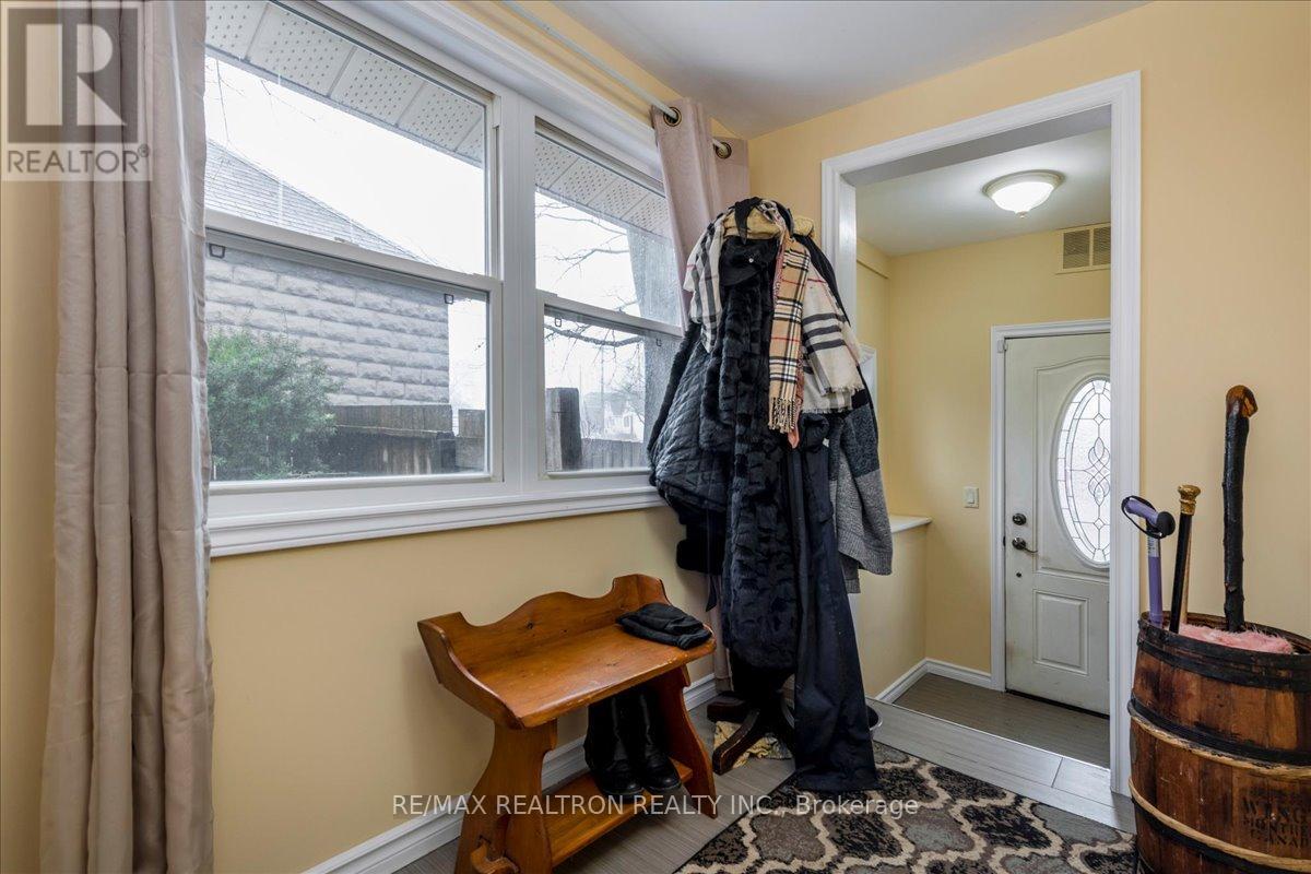 86 John Street, Barrie, Ontario  L4N 2K5 - Photo 3 - S13513840