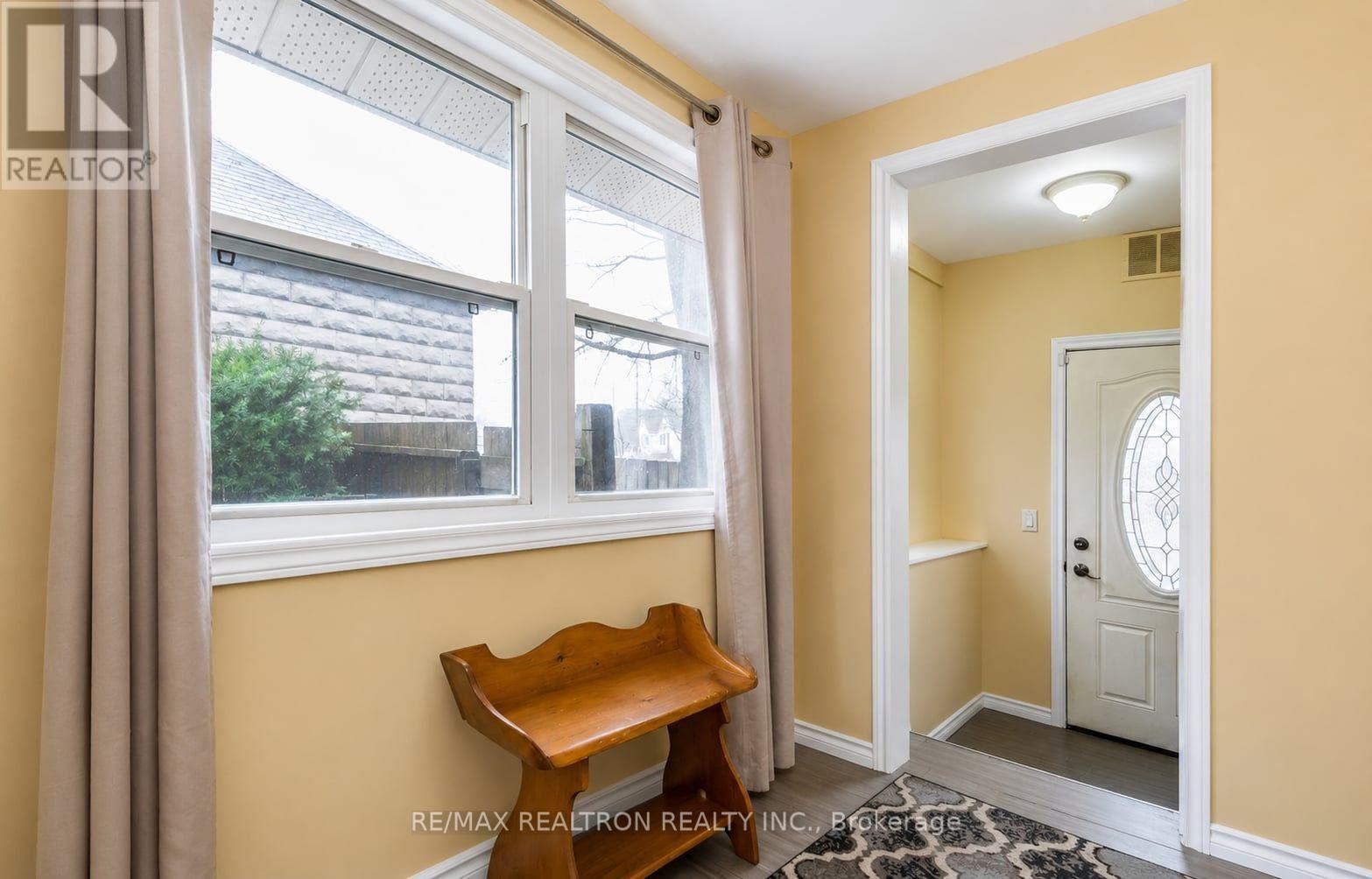 86 John Street, Barrie, Ontario  L4N 2K5 - Photo 2 - S13513840