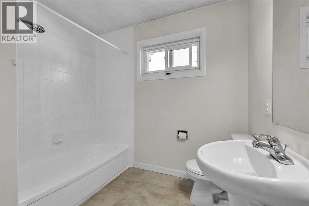 43 Taraglen Road NE, Calgary, Alberta  T3J 2N8 - Photo 24 - A2327550