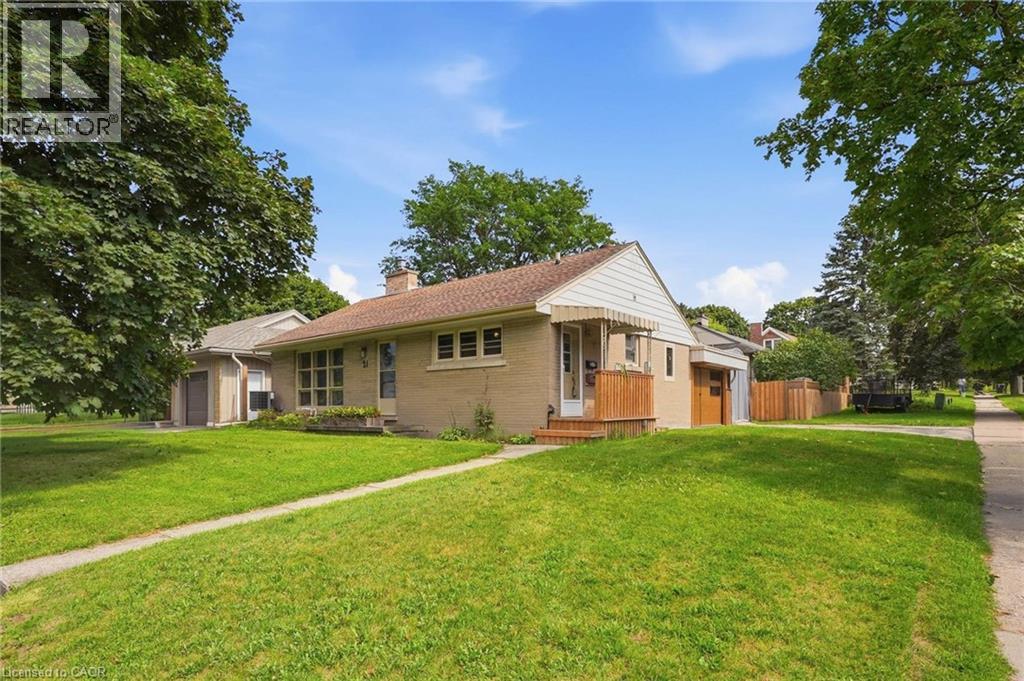 21 OAKWOOD Avenue, Kitchener, Ontario