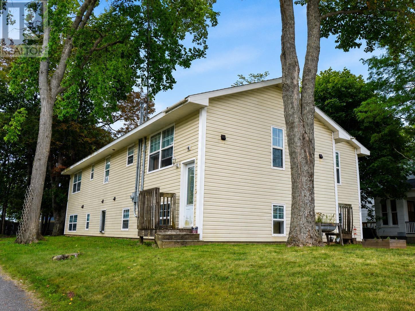 105 Park Street, Truro, Nova Scotia  B2N 3J5 - Photo 2 - 202620889