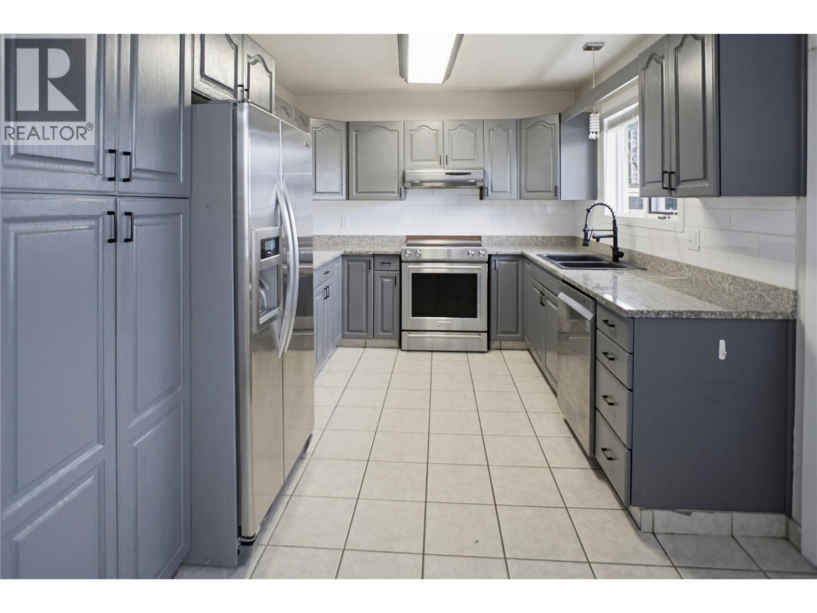 1133 13th Street, Kamloops, British Columbia  V2B 8K4 - Photo 2 - 10398098