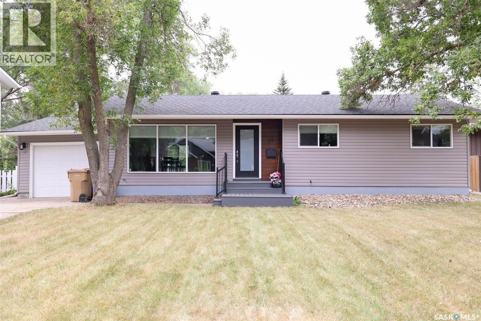 34 Elmwood Place, Regina, Saskatchewan  S4S 5M3 - Photo 1 - SK045871