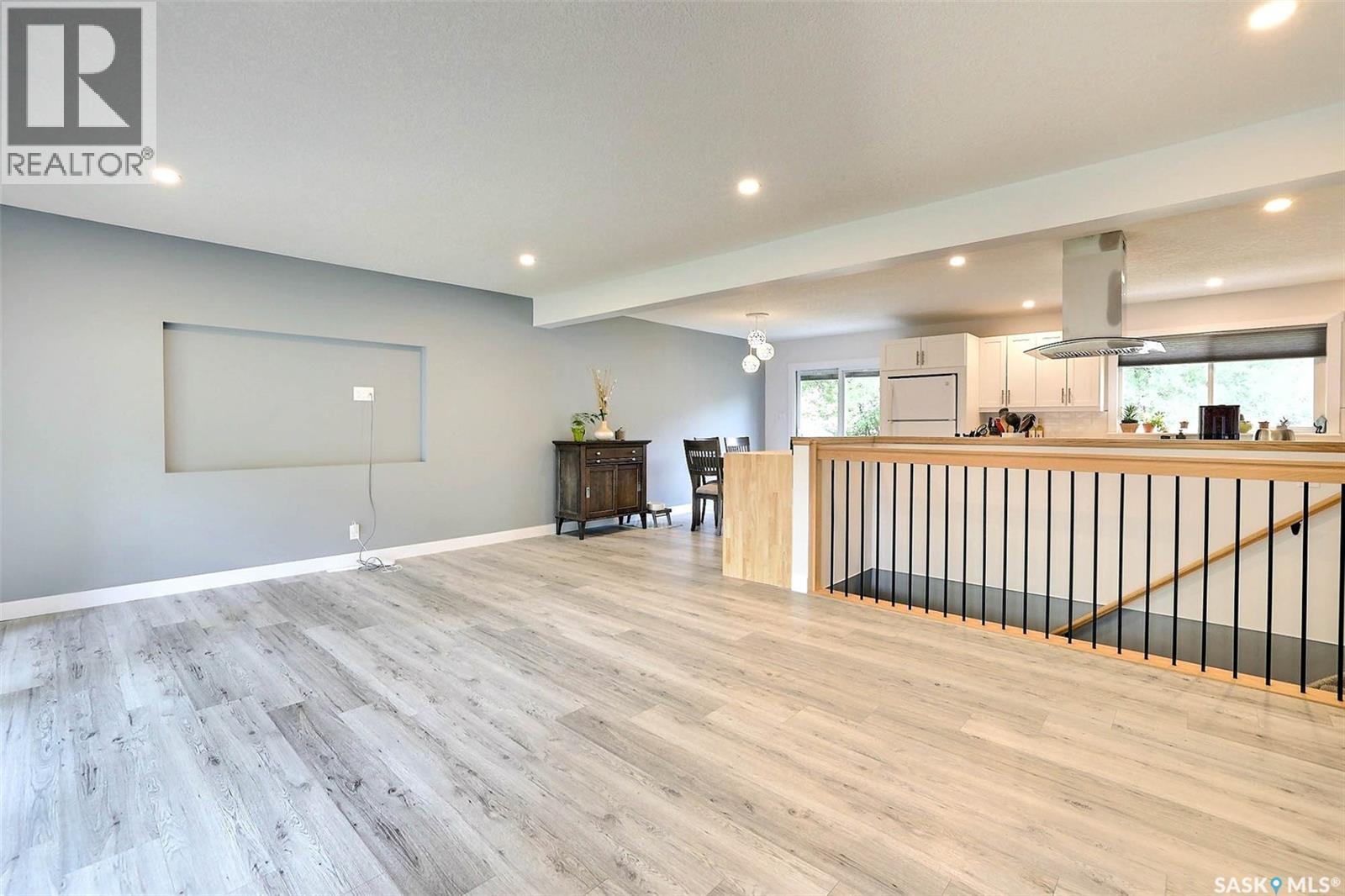 34 Elmwood Place, Regina, Saskatchewan  S4S 5M3 - Photo 4 - SK045871