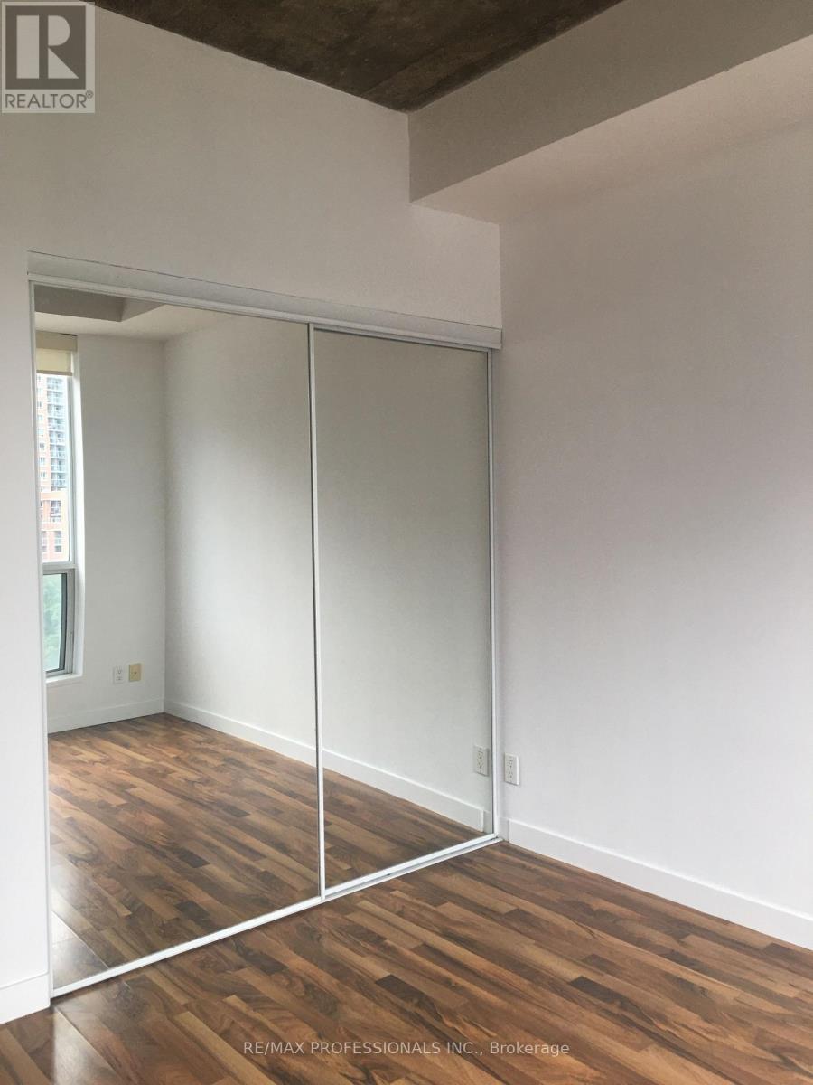 523 - 1 SHAW STREET W