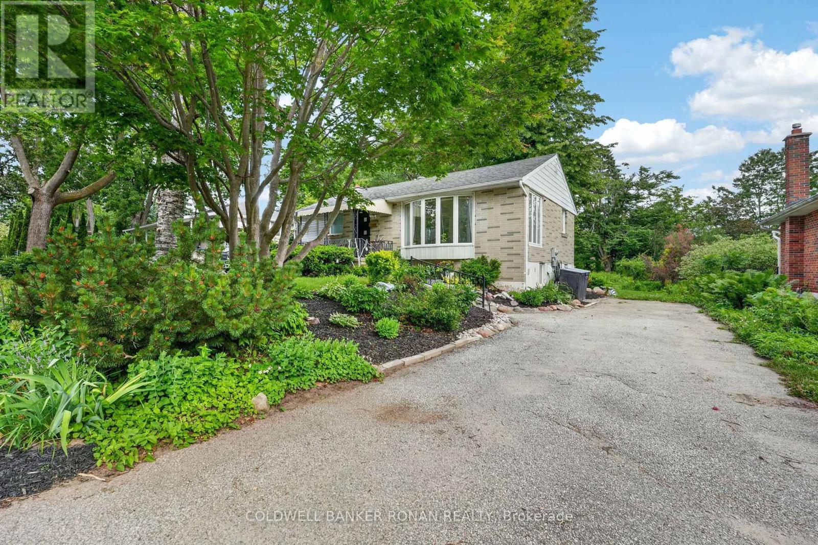 9 Vine Street, Barrie, Ontario L4N 2B1 - Photo 2 - S13688310