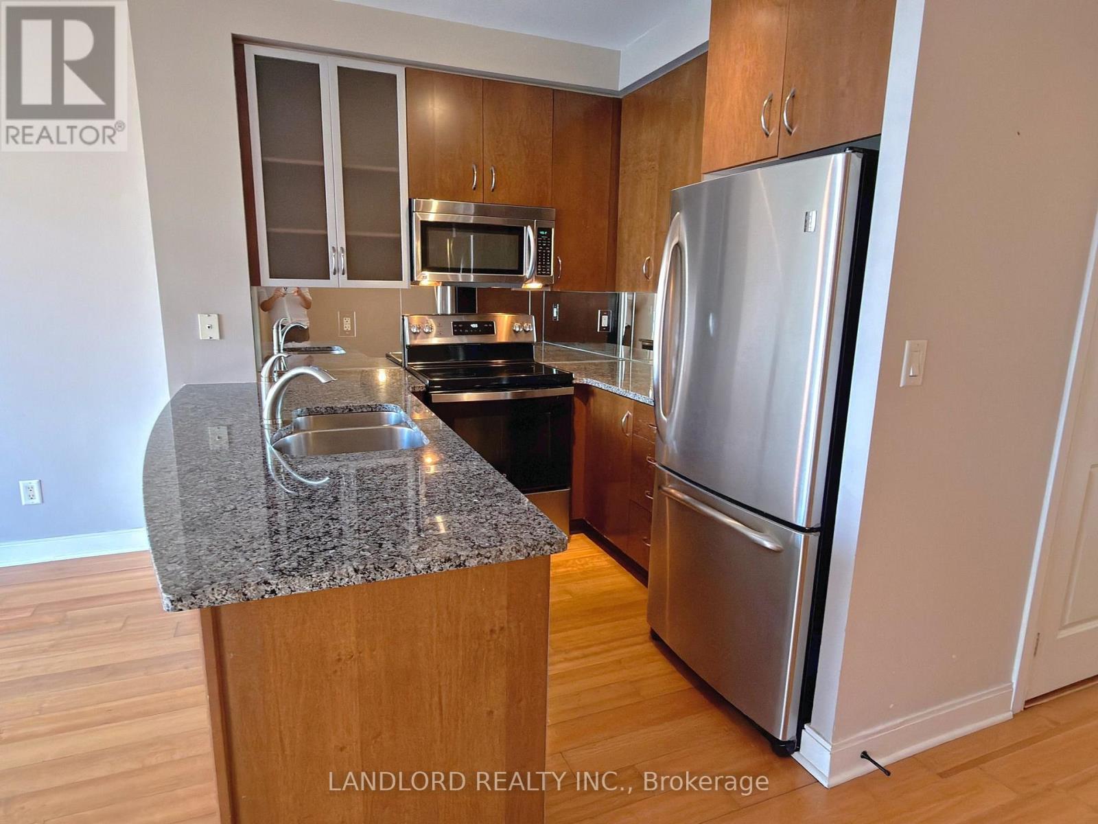 701 - 18 Yorkville Avenue, Toronto, Ontario  M4W 3Y8 - Photo 4 - C13658802