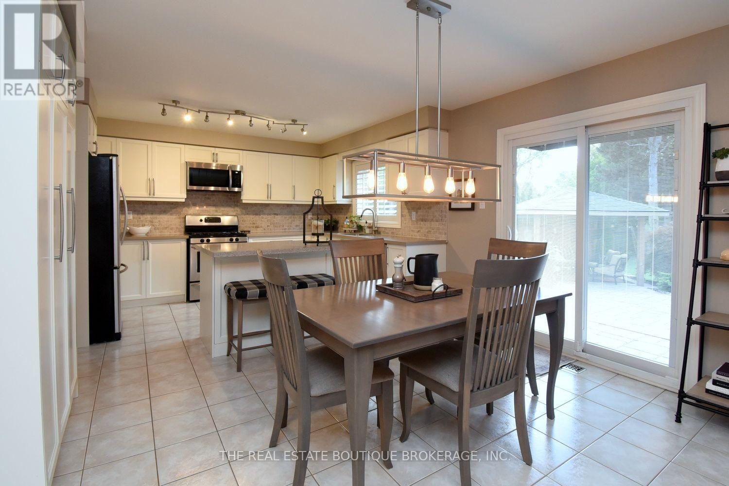 470 Amanda Crescent, Burlington, Ontario  L7L 6H5 - Photo 10 - W13688292