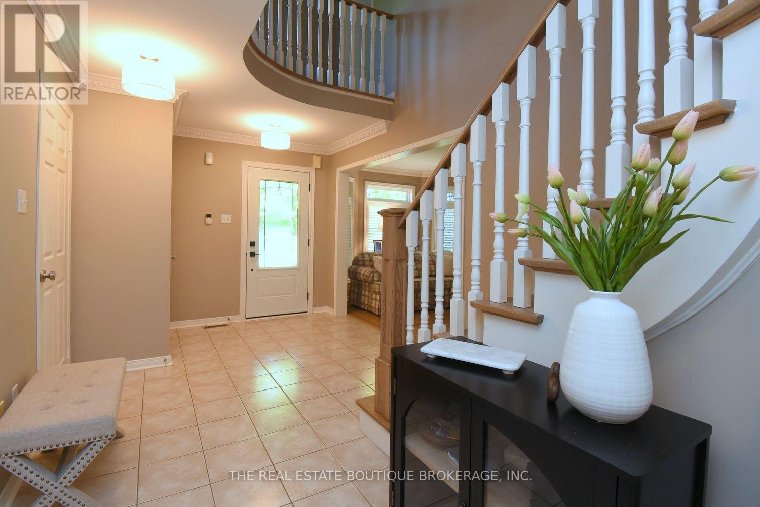 470 Amanda Crescent, Burlington, Ontario  L7L 6H5 - Photo 5 - W13688292