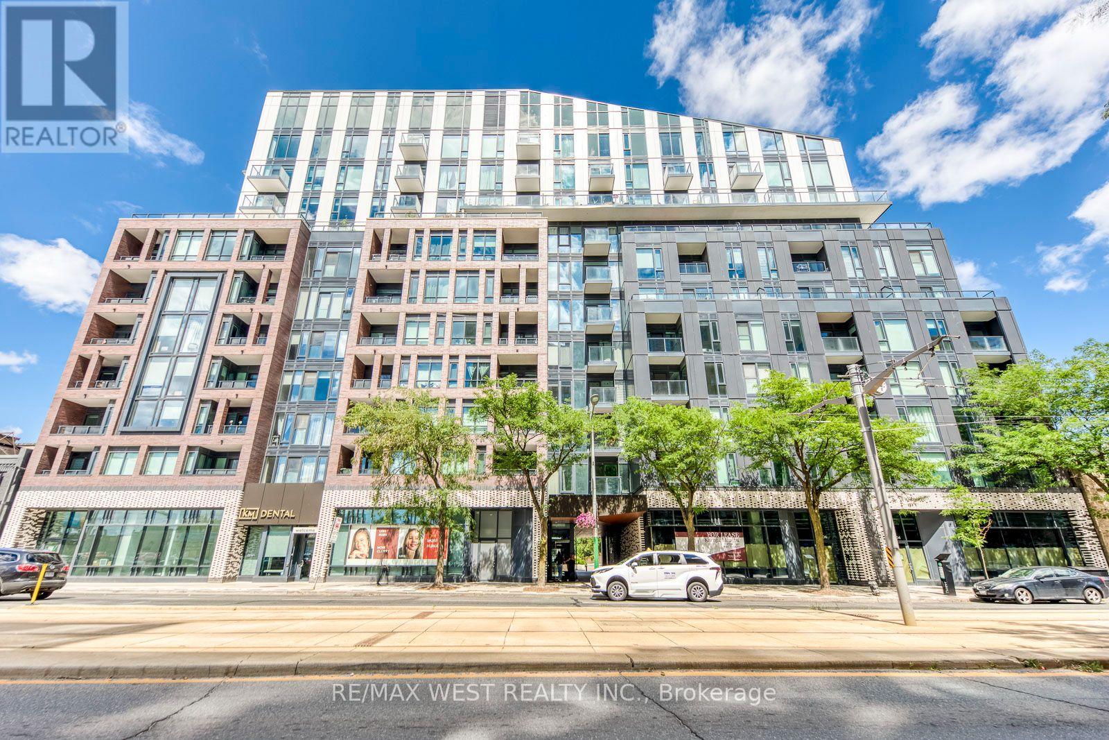 <div class="slider-price">$735,000</div><p>910 - 1808 St. Clair Avenue W, Toronto, Ontario</p>
